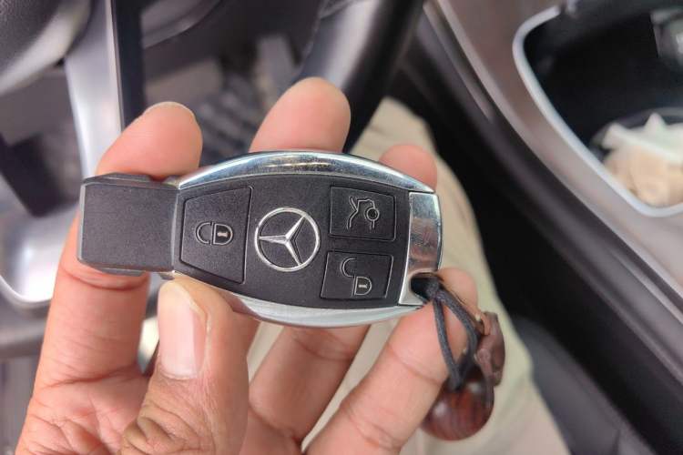 Used Mercedes-Benz GLC 2019 GLC 300 L 4MATIC Dynamic Model Vehicle Key