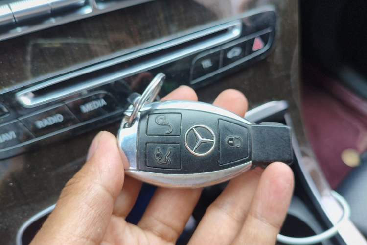 Used Mercedes-Benz GLC 2019 GLC 260 L 4MATIC Dynamic Model Vehicle Key