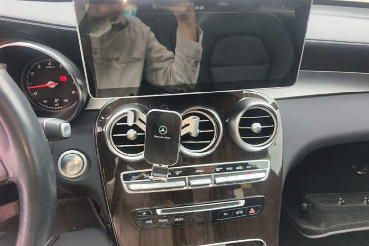 Used Mercedes-Benz GLC 2019 GLC 260 L 4MATIC Dynamic Model Audio And AC Panel