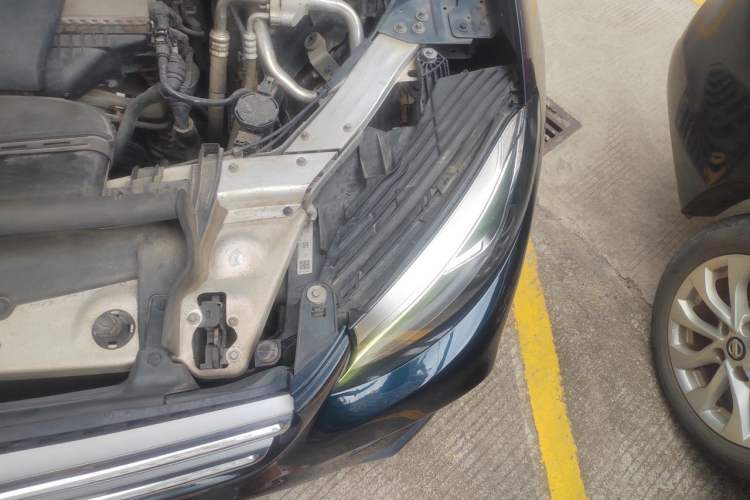 Used Mercedes-Benz GLC 2019 GLC 260 L 4MATIC Dynamic Model Engine Bay Left