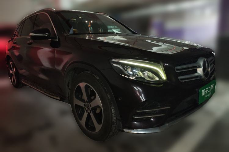 Used Mercedes-Benz GLC 2019 Facelift GLC 260 L 4MATIC Luxury Model Front Right 45 Deg