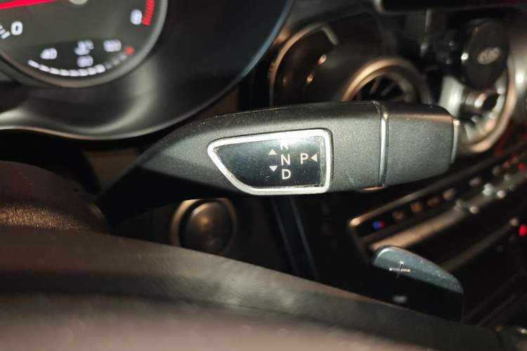 Used Mercedes-Benz GLC 2019 Facelift GLC 260 L 4MATIC Luxury Model Gear Lever