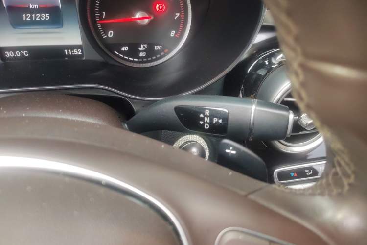 Used Mercedes-Benz GLC 2019 GLC 260 L 4MATIC Dynamic Model Gear Lever
