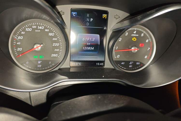 Used Mercedes-Benz GLC 2019 GLC 200 L 4MATIC Odometer Close Up