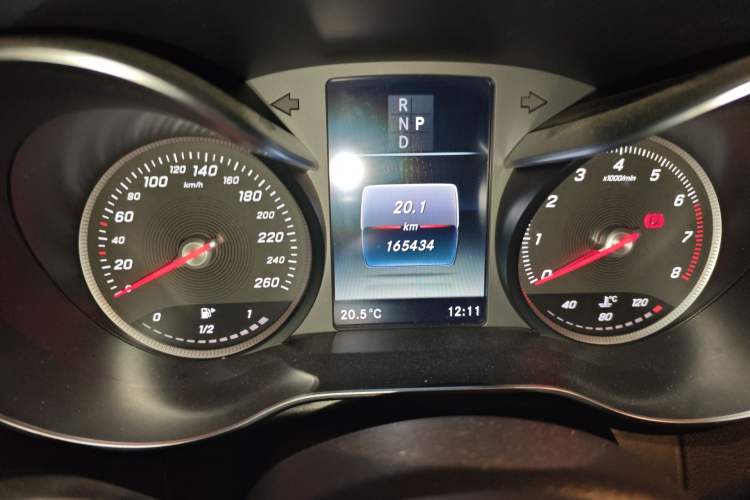 Used Mercedes-Benz GLC 2019 Facelift GLC 260 L 4MATIC Luxury Model Odometer Close Up