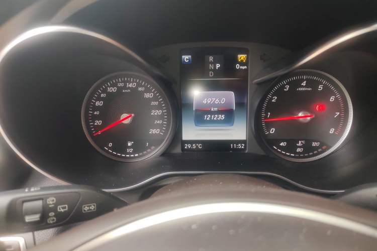 Used Mercedes-Benz GLC 2019 GLC 260 L 4MATIC Dynamic Model Odometer Close Up