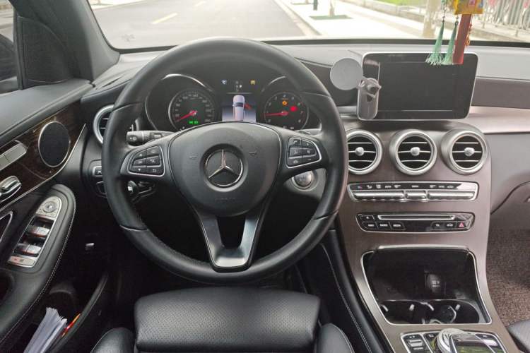 Used Mercedes-Benz GLC 2019 GLC 260 L 4MATIC Luxury Model Steering Wheel