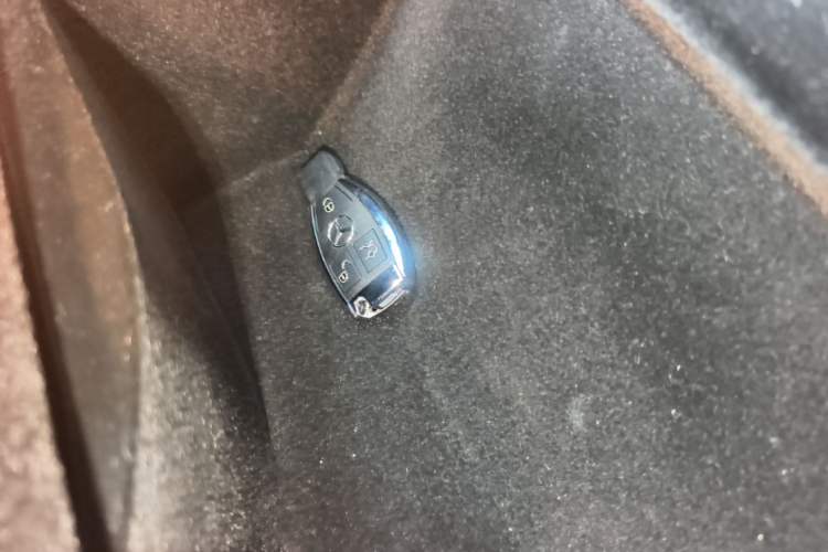 Used Mercedes-Benz GLC 2019 GLC 260 L 4MATIC Dynamic Model Vehicle Key