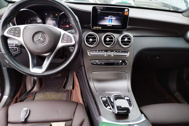 Used Mercedes-Benz GLC 2019 Facelift GLC 260 L 4MATIC Luxury Model Center Console