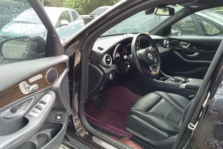 Used Mercedes-Benz GLC 2019 GLC 260 4MATIC Luxury Model Driver Seat