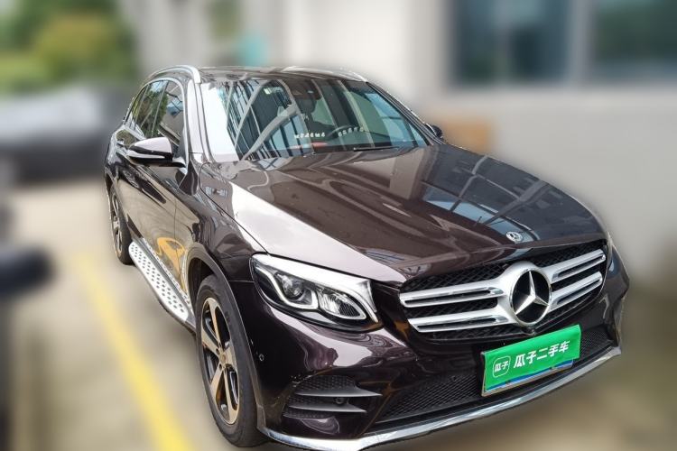 Used Mercedes-Benz GLC 2019 GLC 260 4MATIC Luxury Model Front Right 45 Deg