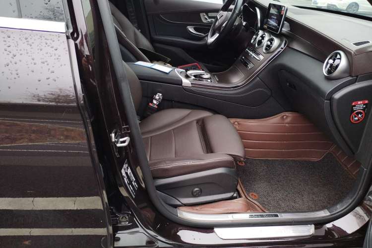 Used Mercedes-Benz GLC 2019 Facelift GLC 260 L 4MATIC Luxury Model Right Front Seat
