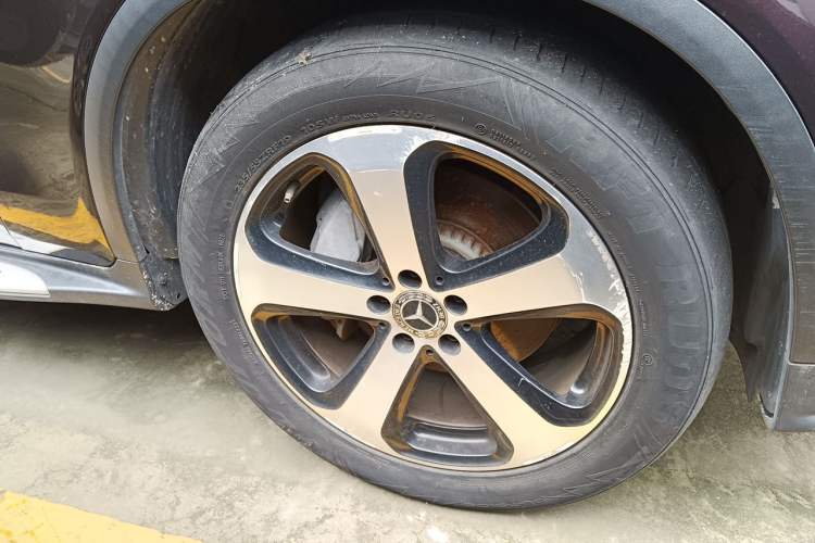 Used Mercedes-Benz GLC 2019 GLC 260 4MATIC Luxury Model Right Front Wheel Hub