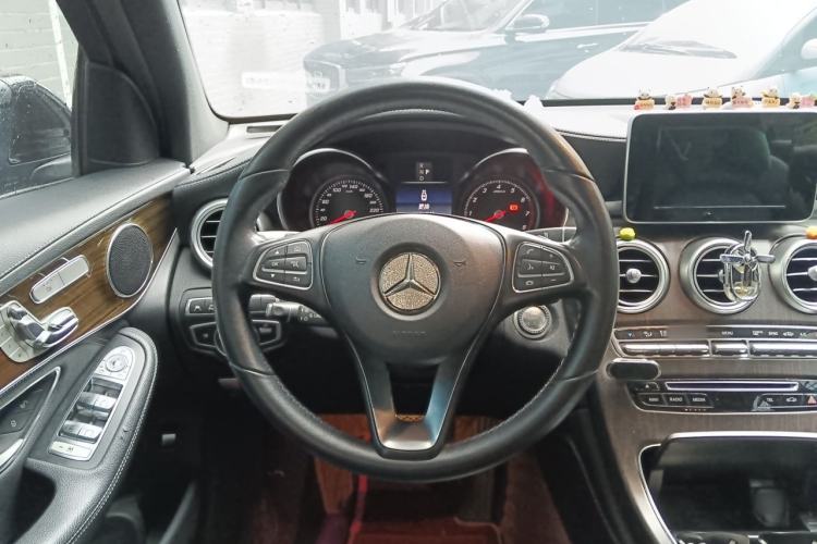 Used Mercedes-Benz GLC 2019 GLC 260 4MATIC Luxury Model Steering Wheel