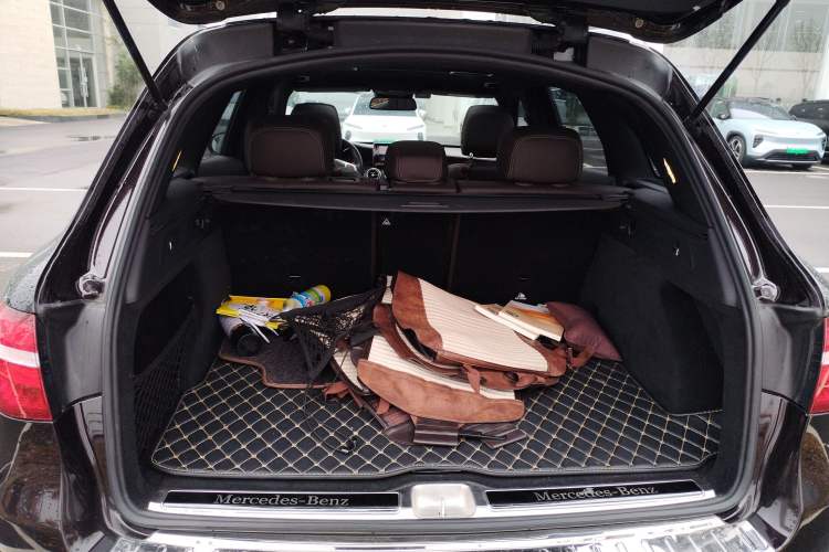 Used Mercedes-Benz GLC 2019 Facelift GLC 260 L 4MATIC Luxury Model Trunk