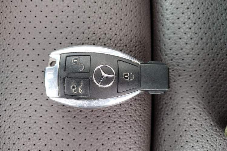 Used Mercedes-Benz GLC 2019 Facelift GLC 260 L 4MATIC Luxury Model Vehicle Key