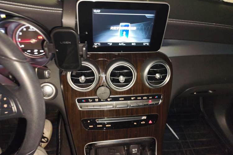 Used Mercedes-Benz GLC 2019 GLC 260 L 4MATIC Luxury Model Audio And AC Panel