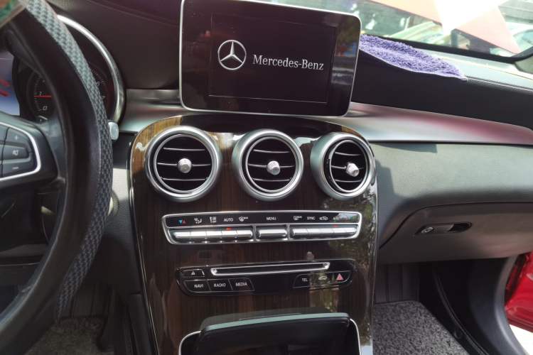 Used Mercedes-Benz GLC 2019 GLC 260 L 4MATIC Dynamic Model Audio And AC Panel