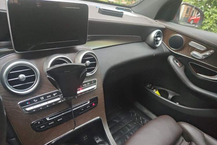 Used Mercedes-Benz GLC 2019 GLC 300 L 4MATIC Dynamic Model Audio And AC Panel
