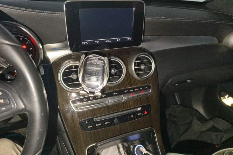 Used Mercedes-Benz GLC 2019 GLC 260 L 4MATIC Dynamic Model Audio And AC Panel