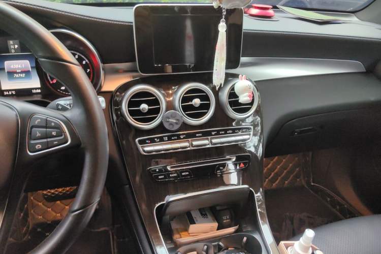 Used Mercedes-Benz GLC 2019 GLC 260 L 4MATIC Dynamic Model Audio And AC Panel