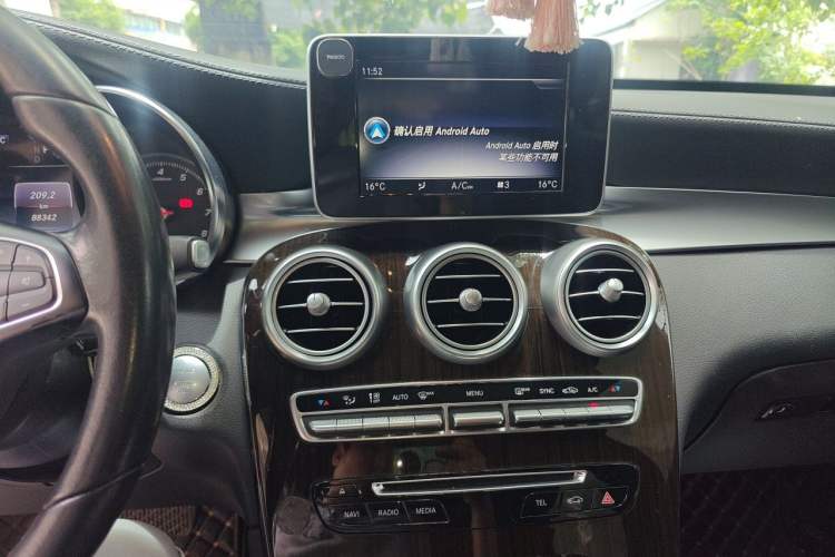 Used Mercedes-Benz GLC 2019 GLC 260 L 4MATIC Dynamic Model Audio And AC Panel