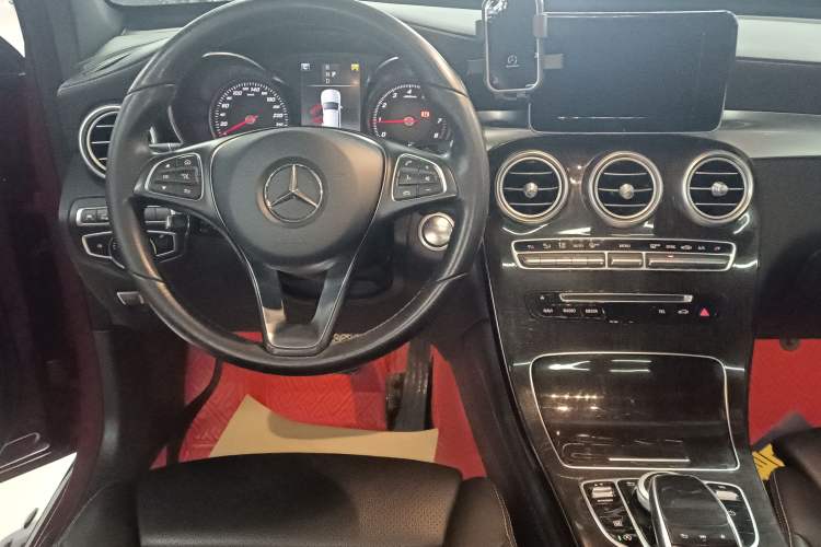 Used Mercedes-Benz GLC 2019 Facelift GLC 260 L 4MATIC Luxury Model Audio And AC Panel