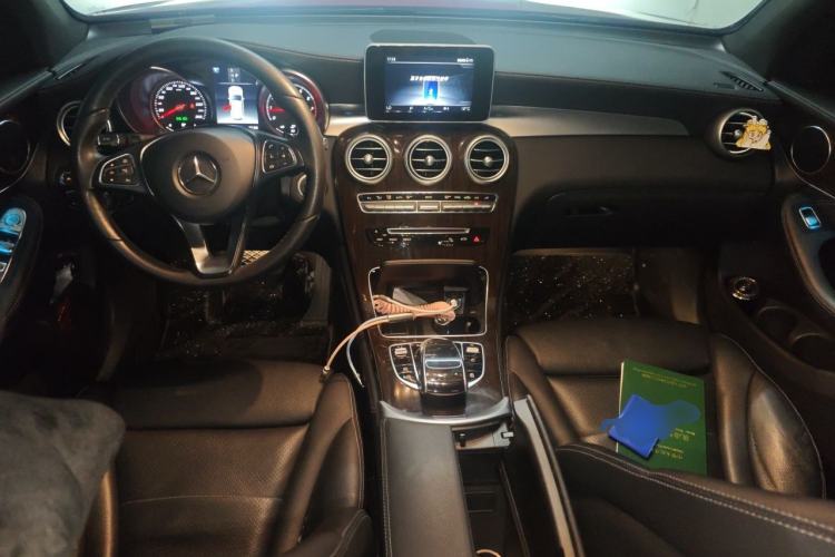 Used Mercedes-Benz GLC 2019 Facelift GLC 260 L 4MATIC Luxury Model Center Console
