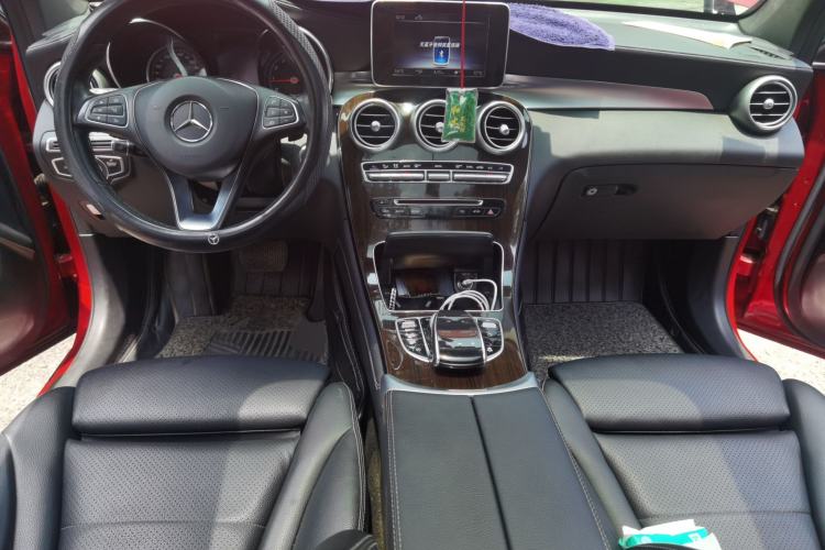 Used Mercedes-Benz GLC 2019 GLC 260 L 4MATIC Dynamic Model Center Console