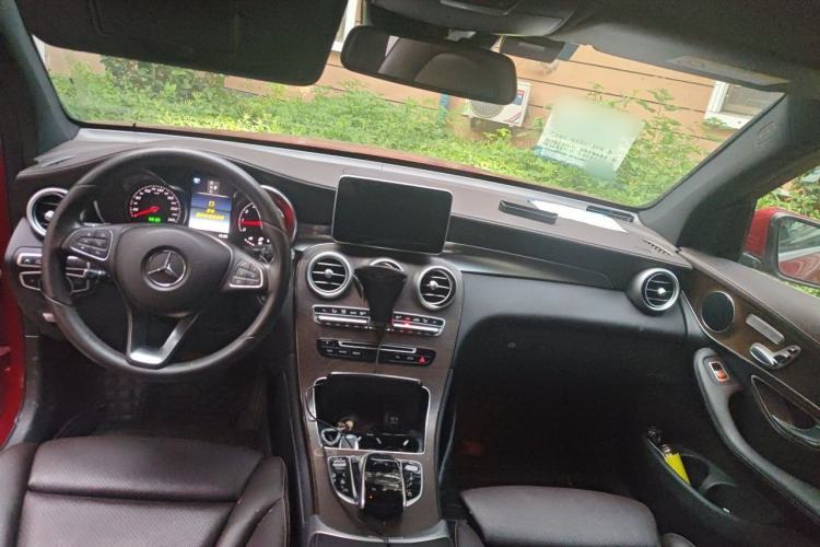 Used Mercedes-Benz GLC 2019 GLC 300 L 4MATIC Dynamic Model Center Console