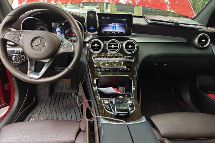 Used Mercedes-Benz GLC 2019 GLC 260 L 4MATIC Dynamic Model Center Console