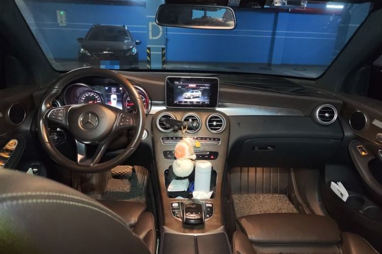 Used Mercedes-Benz GLC 2019 GLC 300 L 4MATIC Dynamic Model Center Console
