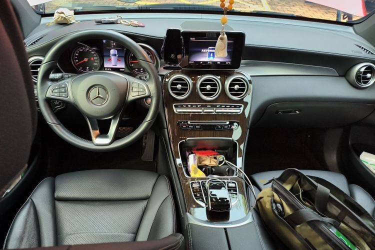 Used Mercedes-Benz GLC 2019 Facelift GLC 260 L 4MATIC Luxury Model Center Console