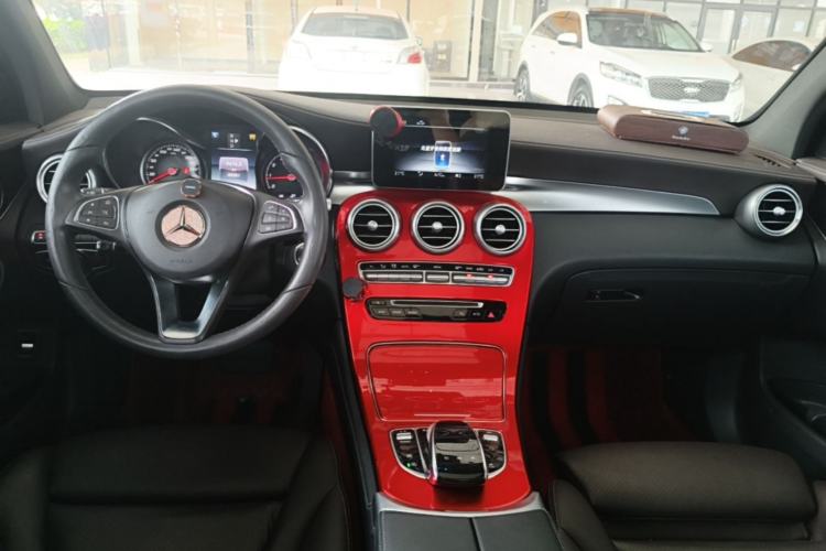 Used Mercedes-Benz GLC 2019 Facelift GLC 260 L 4MATIC Luxury Model Center Console
