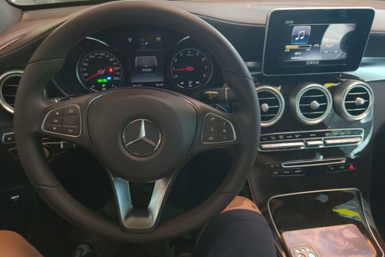 Used Mercedes-Benz GLC 2019 Facelift GLC 260 L 4MATIC Luxury Model Center Console