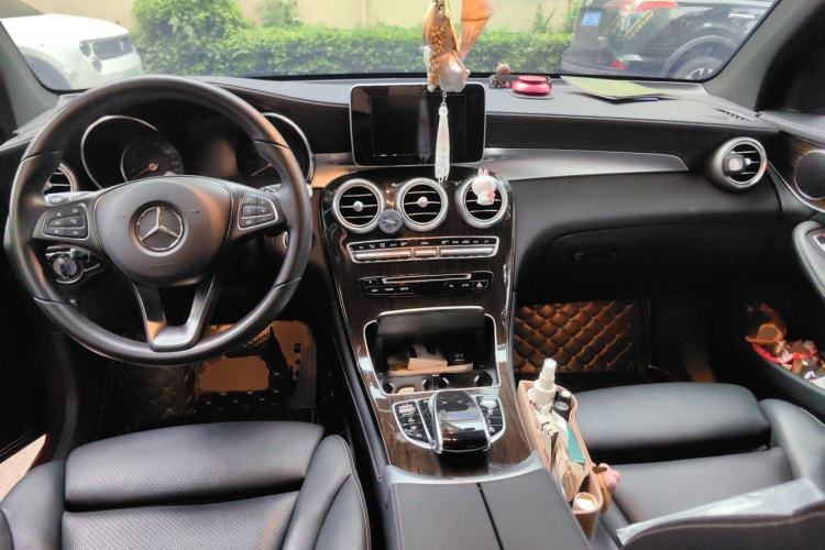 Used Mercedes-Benz GLC 2019 GLC 260 L 4MATIC Dynamic Model Center Console