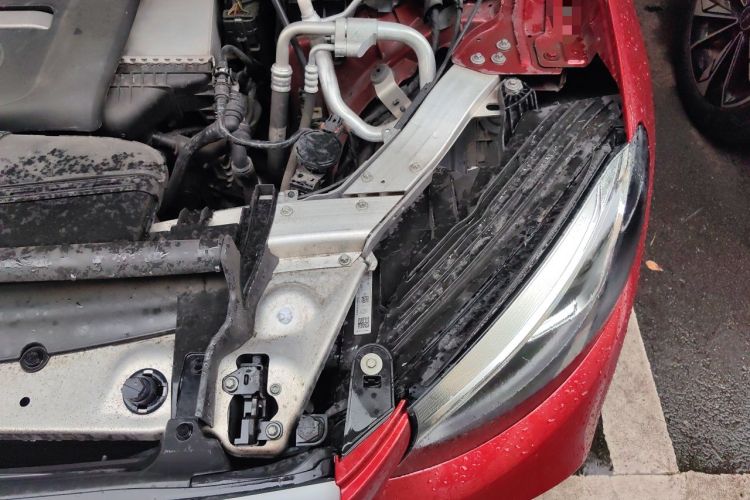 Used Mercedes-Benz GLC 2019 GLC 260 L 4MATIC Dynamic Model Engine Bay Left
