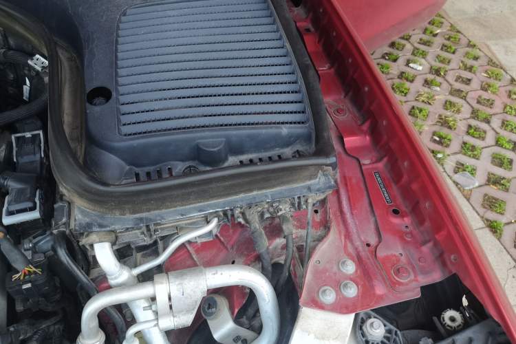 Used Mercedes-Benz GLC 2019 GLC 260 L 4MATIC Dynamic Model Engine Bay Left