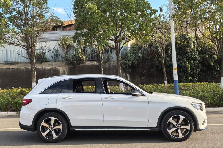 Used Mercedes-Benz GLC 2019 GLC 260 L 4MATIC Luxury Model Exterior 3