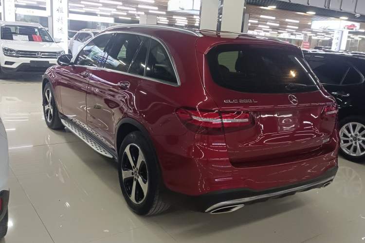 Used Mercedes-Benz GLC 2019 Facelift GLC 260 L 4MATIC Luxury Model Exterior 3