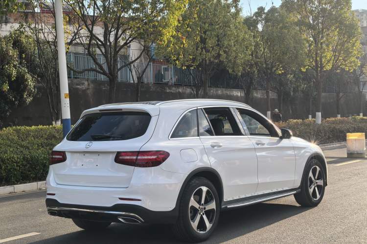 Used Mercedes-Benz GLC 2019 GLC 260 L 4MATIC Luxury Model Exterior 4