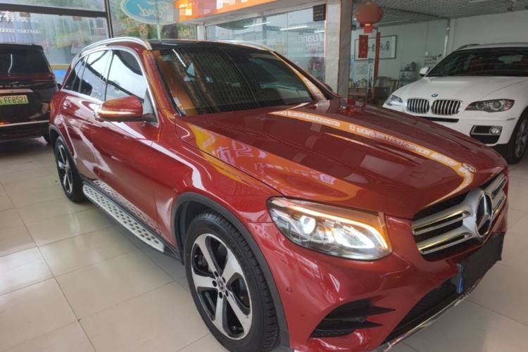 Used Mercedes-Benz GLC 2019 Facelift GLC 260 L 4MATIC Luxury Model Front Right 45 Deg