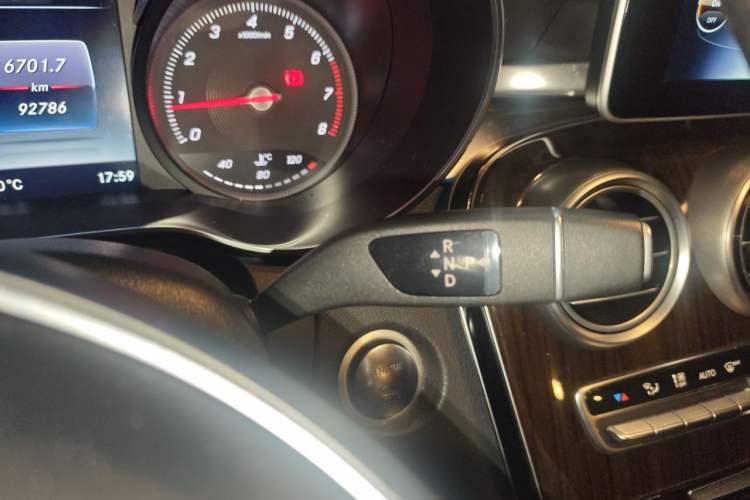 Used Mercedes-Benz GLC 2019 Facelift GLC 260 L 4MATIC Luxury Model Gear Lever