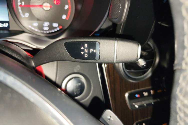 Used Mercedes-Benz GLC 2019 GLC 260 L 4MATIC Luxury Model Gear Lever