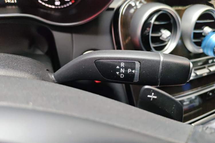 Used Mercedes-Benz GLC 2019 GLC 260 4MATIC Dynamic Edition Gear Lever