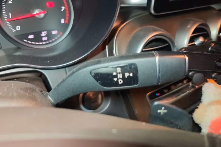 Used Mercedes-Benz GLC 2019 GLC 300 L 4MATIC Dynamic Model Gear Lever