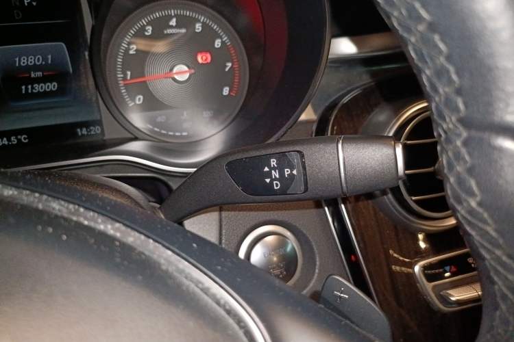 Used Mercedes-Benz GLC 2019 GLC 260 L 4MATIC Dynamic Model Gear Lever