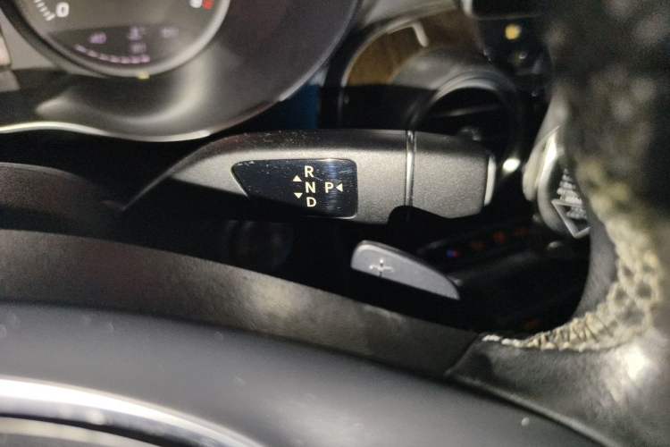 Used Mercedes-Benz GLC 2019 GLC 260 L 4MATIC Dynamic Model Gear Lever