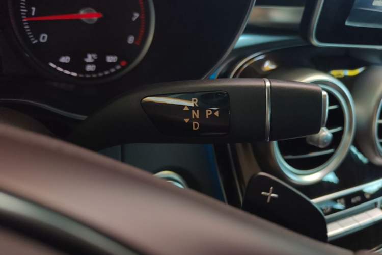 Used Mercedes-Benz GLC 2019 Facelift GLC 260 L 4MATIC Luxury Model Gear Lever