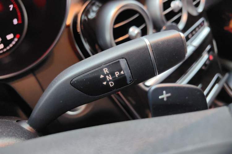 Used Mercedes-Benz GLC 2019 GLC 260 L 4MATIC Dynamic Model Gear Lever